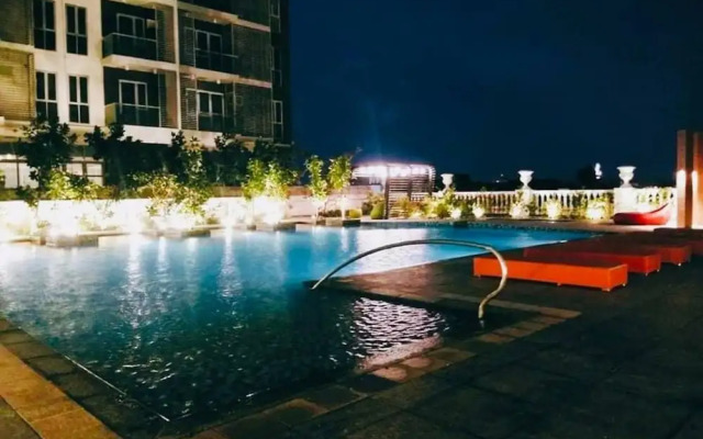 Cozy Iloilo City Condo With Shared Pool and Fitness Center