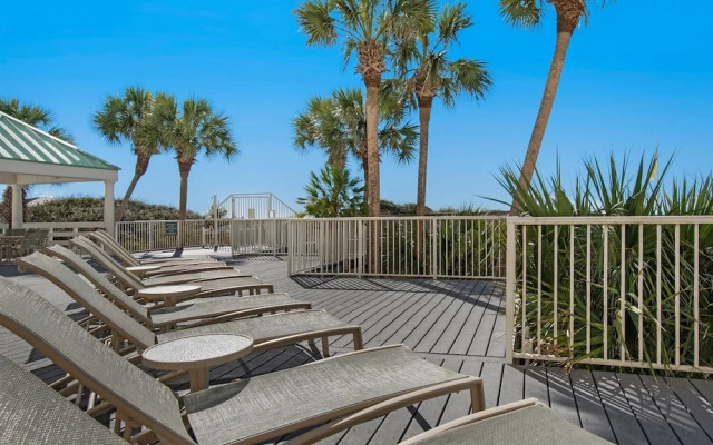 Hd1605 2 Bedroom Condo by RedAwning
