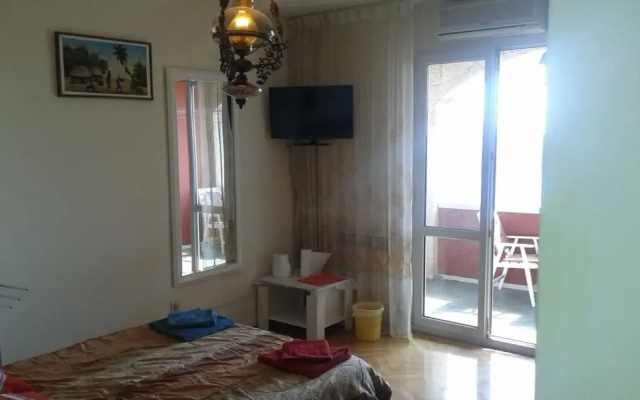 All House - House With Garden