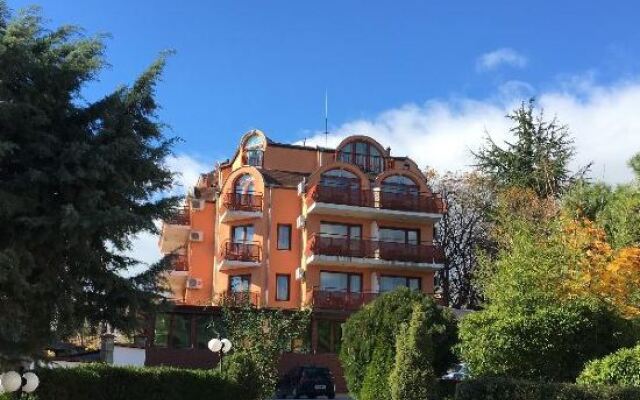 Royal Beach Hotel вид на фасад