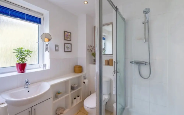 Host Stay Kingscote Townhouse