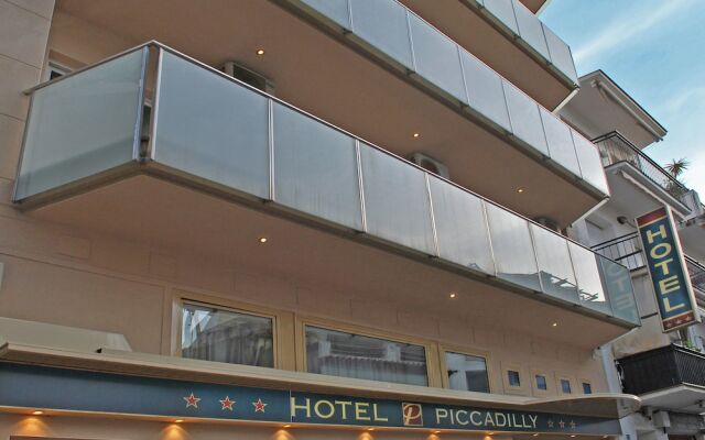 Hotel Piccadilly Sitges вид на фасад
