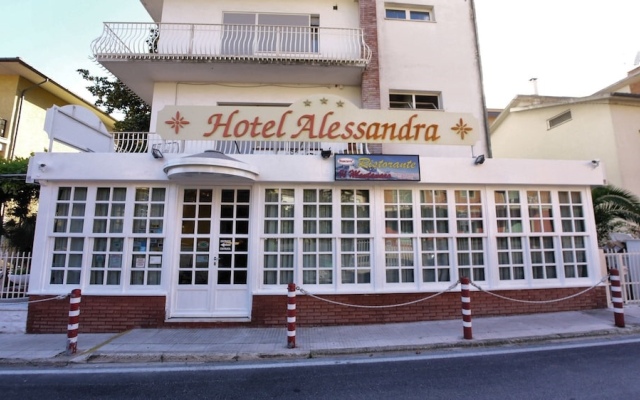 Hotel Alessandra Нумана вид на фасад