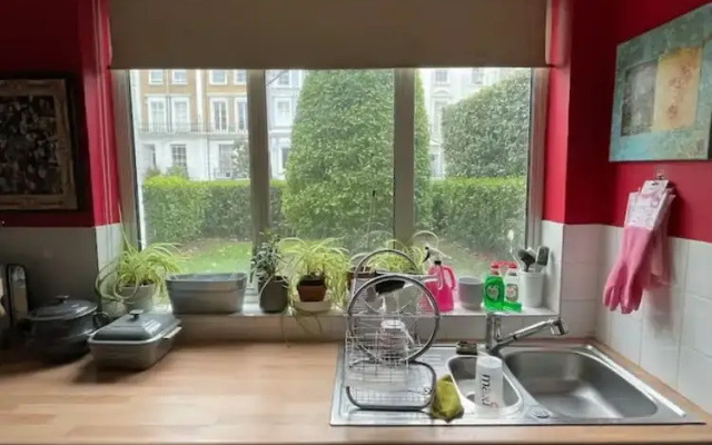 Cosy & Chic 1BD Flat - 6 Minutes to Notting Hill!