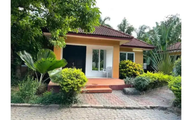 Entire 2 bedroom house with free wifi in Masaki