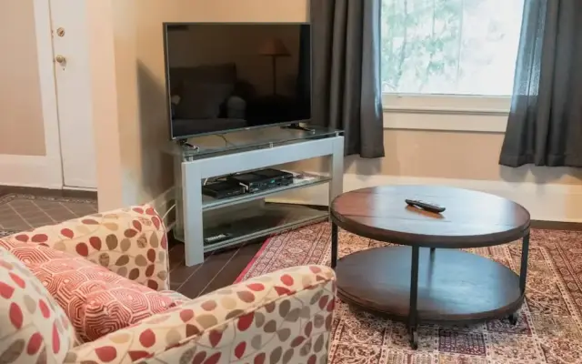 Beautiful 3 Bedroom Home Near Downtown
