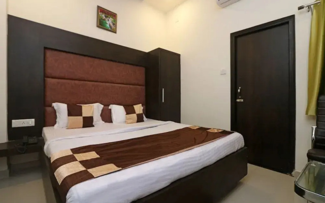 OYO 10991 Hotel Gagan