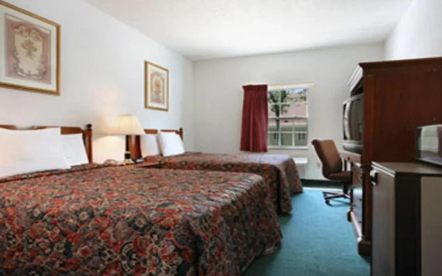 Travelodge by Wyndham Waukegan Gurnee