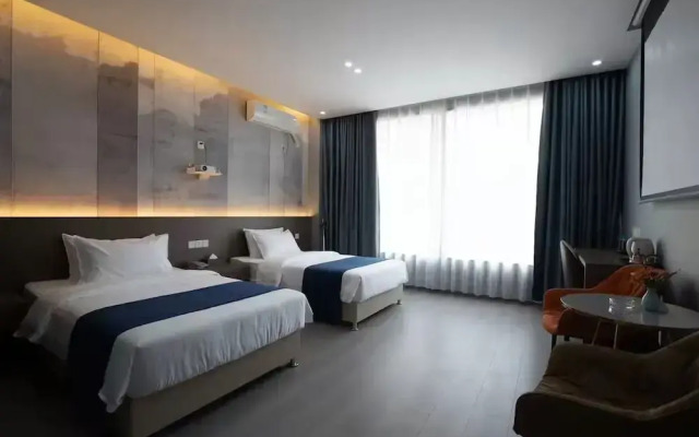 Holiday Panda Hotel