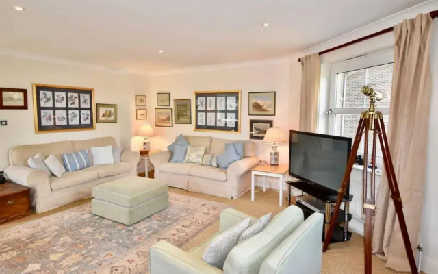 Solent Landing No 16 Beach Retreat
