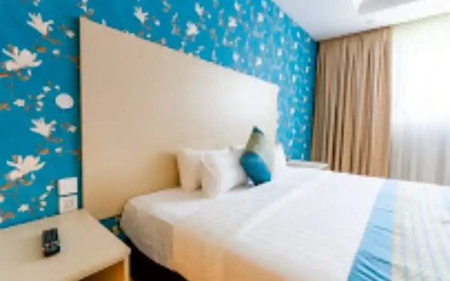 Blooming Suites