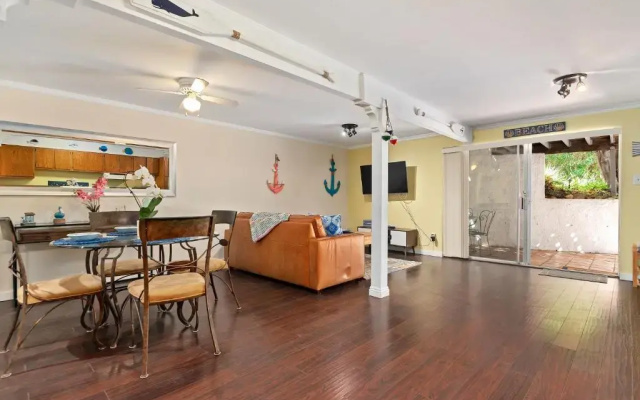 Santa Barbara Cozy Studio with Private Patio