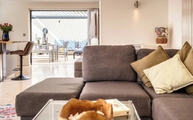 Stunning 1 BD Home in Worcestershire