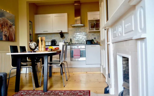 Homely 2 Bedroom Flat Next to Botanical Gardens