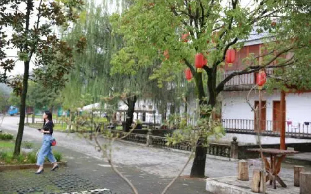 Longling Mountain Villa