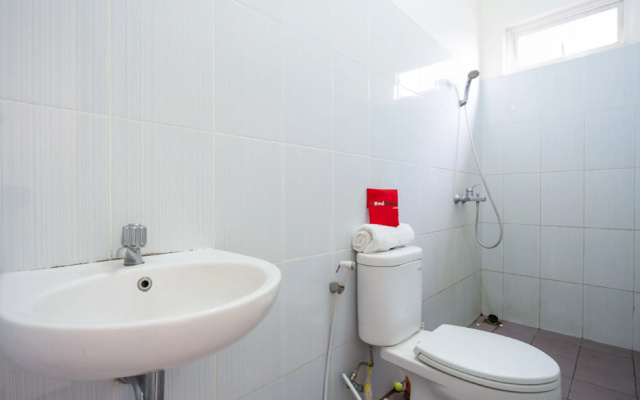 RedDoorz Plus near Siloam Karawaci