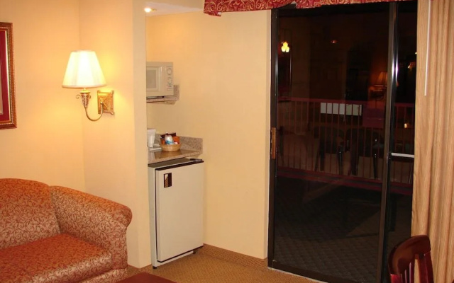 Super 8 by Wyndham Altus
