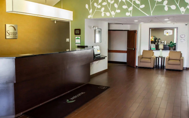Garner Hotel Topeka West by IHG