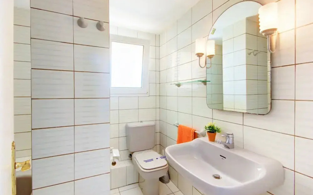 Apartment in Roses Near Sand Beach