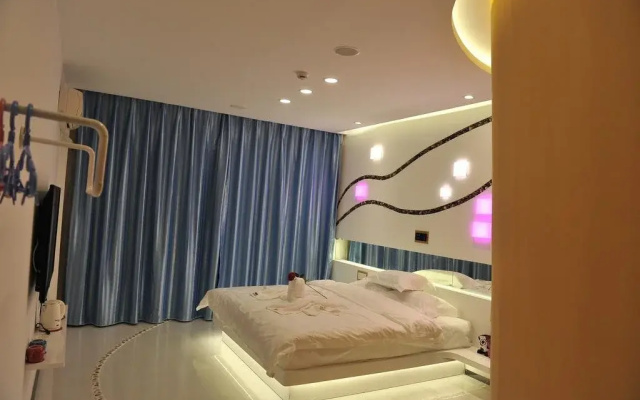 Eaka Hotel