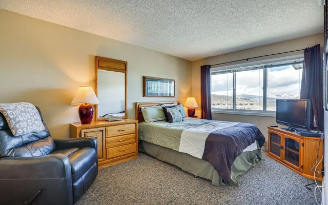 Ski-in/ski-out Top-floor Condo at Granby Ranch!