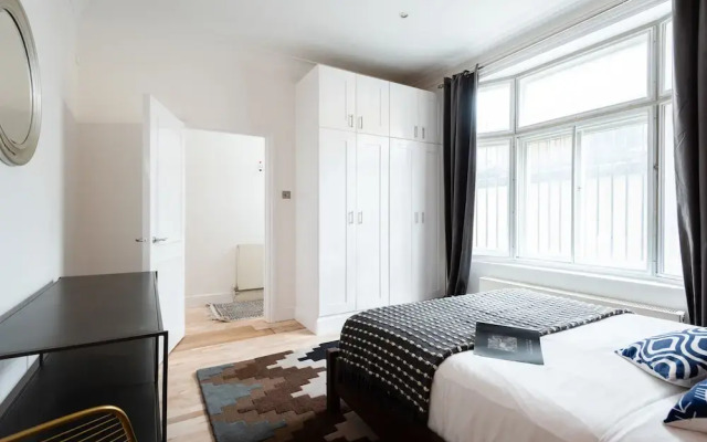 2 bedroom family home in trendy Notting Hill