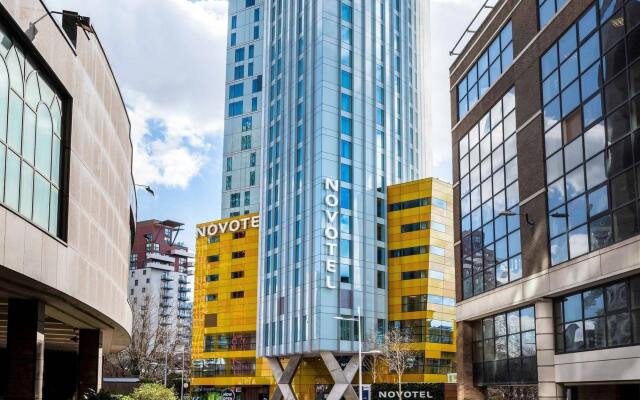 Novotel London Canary Wharf Hotel вид на фасад