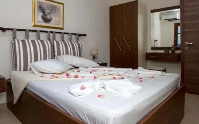 Stelios Apartments