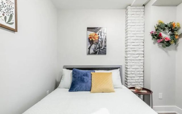 1BR Boutique Apt - Within DT Hamilton