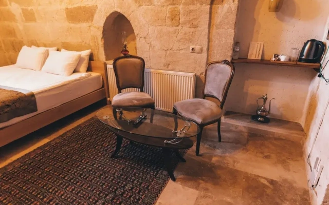 Kapalos Cave Hotel
