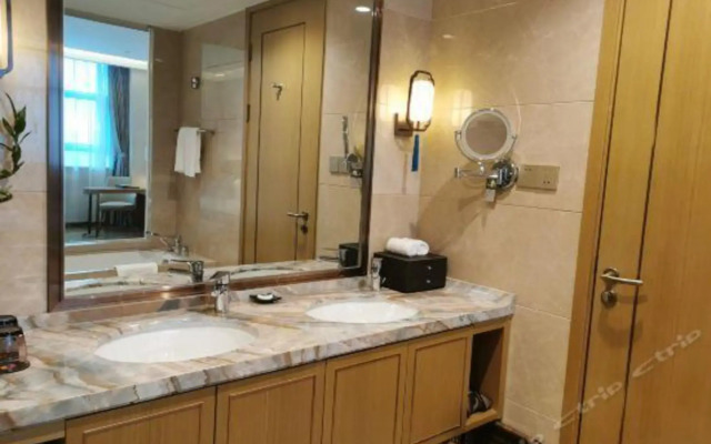 Lihua Jianguo Hotel