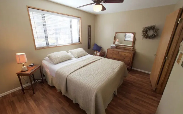 Aspen Creek - 4 Bedroom with Hot Tub on Chalk Creek Home