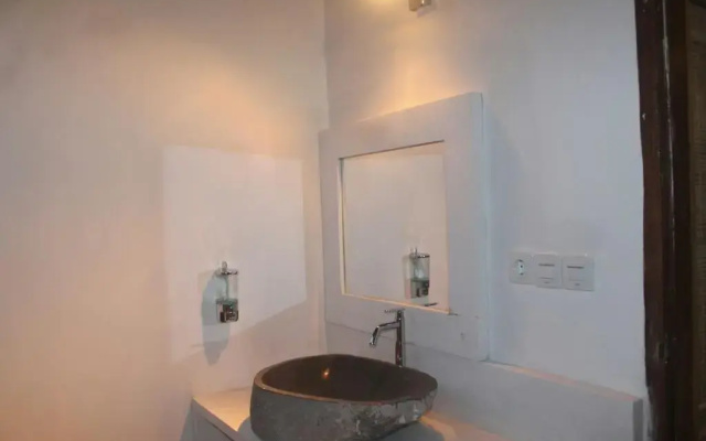 Tiki Lodge Selong Belanak