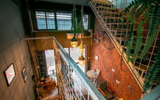 Zhelter Hostel Bangkok by ZUZU