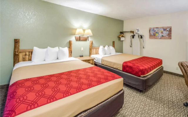 Econo Lodge Wall