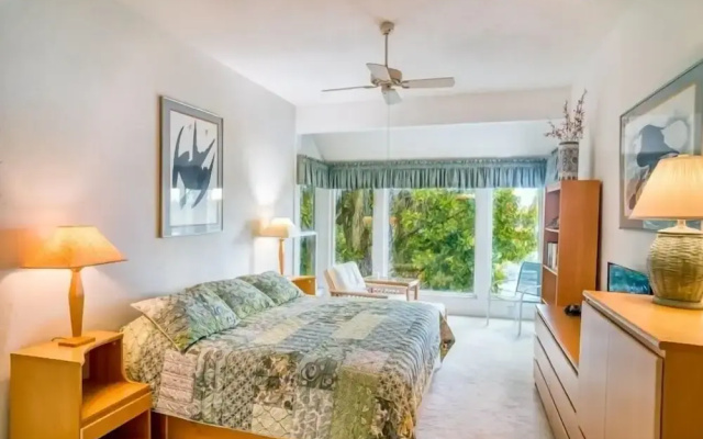 Little Current 3 Bedroom Home by RedAwning