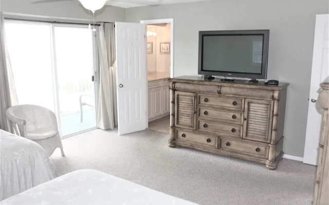 Jamaica Royale - 405 - 2 Br Condo