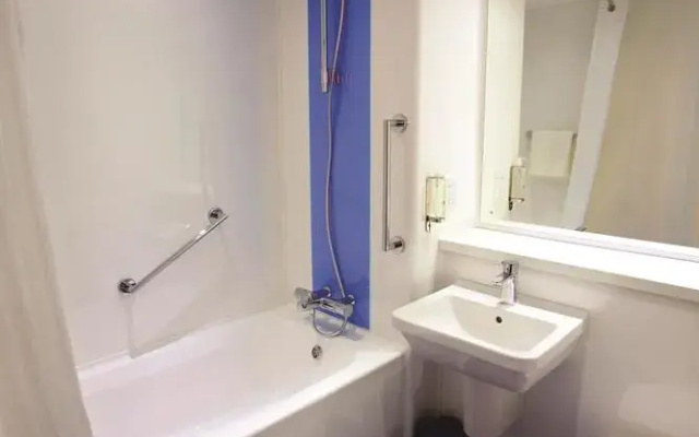 Travelodge Birmingham Central Broadway Plaza Hotel