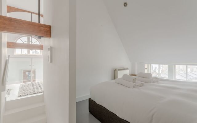 Апартаменты 1 Bedroom Retro Apartment комната для гостей