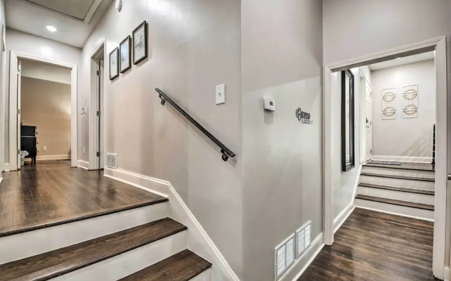 Atlanta Retreat w/ Deck in Greenbriar Area!