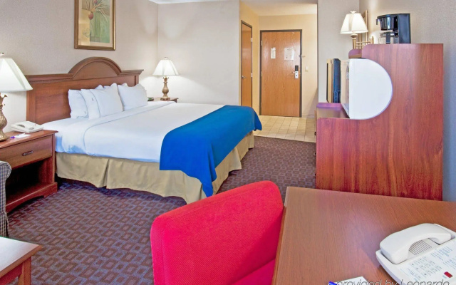 Holiday Inn Express Auburn - Touring Drive