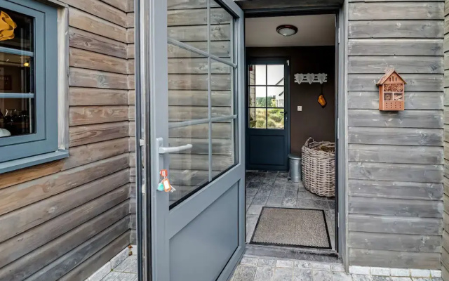 Tranquil Holiday Home in Mont with bubble bath, Terrace, Garden