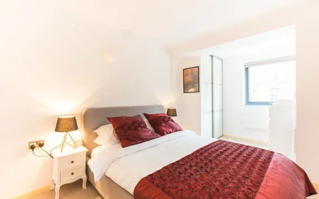 Spacious 1 Bedroom Apartment in Kensington - A2