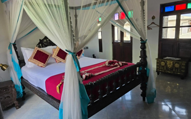 Dhow Palace Hotel