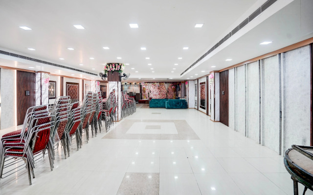 Fabhotel Maharoopa