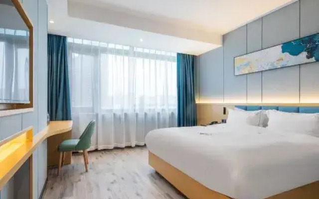 Qingmu Platinum Hotel (Nanjing Pukou Wende Road Subway Station)