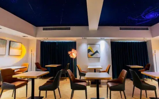 Lu Xiaolu Hotel (Xinxiang High-speed Railway East Station Branch)