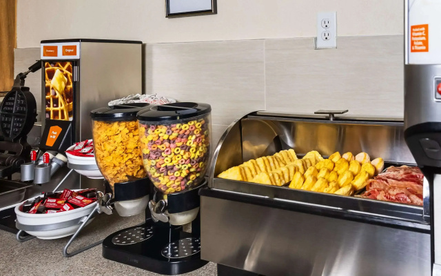 Lakeview Inn & Suites - Edson East
