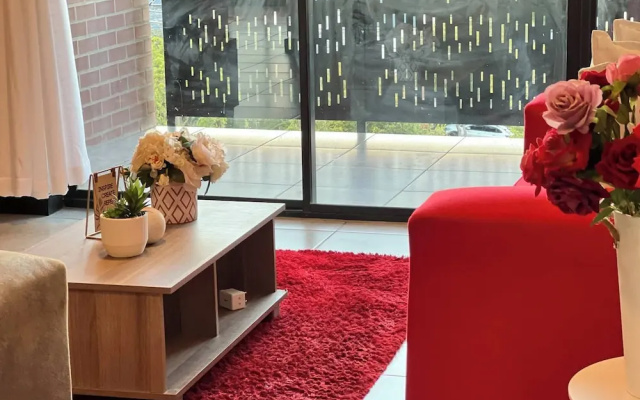 Amazing 2BR 2bath With River View in Waterfall