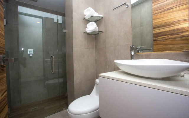Amazing 2BR Condo w Pool Views Dream Location